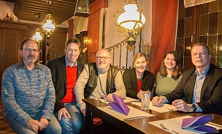 SPD-Ortsvereinsvorsitzender Ulrich Asmus, Fraktionsvorsitzender Frank Picker,MdL Ernst-Wilhelm Rahe, Susanne Schnake, Ratsmitglied Jasemin Demir und Bürgermeister Bernd Rührup. - Anja Schweppe-Rahe SPD-Ortsvereinsvorsitzender Ulrich Asmus, Fraktionsvorsitzender Frank Picker,MdL Ernst-Wilhelm Rahe, Susanne Schnake, Ratsmitglied Jasemin Demir und Bürgermeister Bernd Rührup. - Anja Schweppe-Rahe