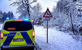 Die Polizei Paderborn warnt vor der Gefahr durch wechselndes Wild auf den Straßen. - Polizei Paderborn Die Polizei Paderborn warnt vor der Gefahr durch wechselndes Wild auf den Straßen. - Polizei Paderborn