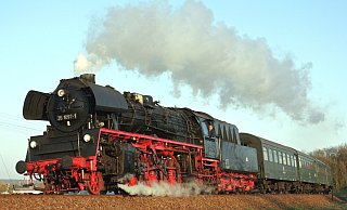 Gezogen wird der Sonderzug der Bielefelder Eisenbahnfreunde von der Glauchauer Dampflokomotive 35 1097. - Sebastian Werner Gezogen wird der Sonderzug der Bielefelder Eisenbahnfreunde von der Glauchauer Dampflokomotive 35 1097. - Sebastian Werner