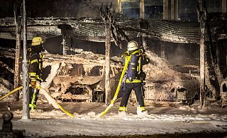 Sechs Autos wurden am 4. August im Dürkopp-Viertel Raub der Flammen. Seitdem brannte es noch sechsmal in Mitte - mindestens fünfmal war es Brandstiftung. - Mike-Dennis Müller / www.mdm.photo Sechs Autos wurden am 4. August im Dürkopp-Viertel Raub der Flammen. Seitdem brannte es noch sechsmal in Mitte - mindestens fünfmal war es Brandstiftung. - Mike-Dennis Müller / www.mdm.photo