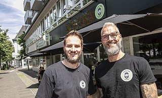 Max Wüllner (l.) und Danny Scharrer haben das Gustav Grün-Konzept nach Bielefeld gebracht. - © Jörg Dieckmann - www. dieckmann-fotodesign.de Max Wüllner (l.) und Danny Scharrer haben das Gustav Grün-Konzept nach Bielefeld gebracht. - © Jörg Dieckmann - www. dieckmann-fotodesign.de