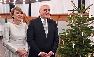 Deutschlands First Lady Elke Büdenbender (60) legt seit vielen Jahren Wert auf Weihnachten im großen Familienkreis. - Harald Tittel/dpa Deutschlands First Lady Elke Büdenbender (60) legt seit vielen Jahren Wert auf Weihnachten im großen Familienkreis. - Harald Tittel/dpa