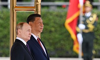 Russlands Präsident Wladimir Putin (l) ist für ein Treffen mit Chinas Staatschef Xi Jinping nach Peking gereist. - Sergei Bobylev/Pool Sputnik Kremlin/AP/dpa Russlands Präsident Wladimir Putin (l) ist für ein Treffen mit Chinas Staatschef Xi Jinping nach Peking gereist. - Sergei Bobylev/Pool Sputnik Kremlin/AP/dpa