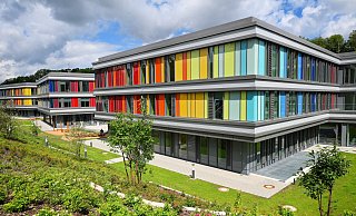 „Es ist das schönste Kinderkrankenhaus, das ich je gesehen habe“, war auch Karl-Josef Laumann, NRW-Minister für Gesundheit, beeindruckt. - Barbara Franke „Es ist das schönste Kinderkrankenhaus, das ich je gesehen habe“, war auch Karl-Josef Laumann, NRW-Minister für Gesundheit, beeindruckt. - Barbara Franke
