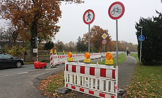Da der Radweg an der Häger Straße saniert wird, regelt hier eine Ampel den Verkehr. - Susanne Barth Da der Radweg an der Häger Straße saniert wird, regelt hier eine Ampel den Verkehr. - Susanne Barth