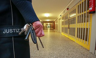 Der 17-Jährige muss in Untersuchungshaft. Ihm wird gefährliche Körperverletzung vorgeworfen. - Andreas Zobe Der 17-Jährige muss in Untersuchungshaft. Ihm wird gefährliche Körperverletzung vorgeworfen. - Andreas Zobe