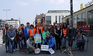 Etwa 20 Personen nahmen an der ersten Müllsammlung im April teil. - Lisa Richter Etwa 20 Personen nahmen an der ersten Müllsammlung im April teil. - Lisa Richter