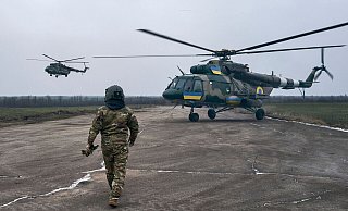 Ein ukrainischer Militärflugplatz in Cherson nahe der Frontlinie. - Libkos/AP/dpa Ein ukrainischer Militärflugplatz in Cherson nahe der Frontlinie. - Libkos/AP/dpa