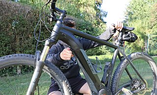 Herzstück des E-Bikes ist der Akku am Rahmen, der auch mit dafür sorgt, dass das E-Bike deutlich schwerer als das klassische Fahrrad ist. - Simone Flörke Herzstück des E-Bikes ist der Akku am Rahmen, der auch mit dafür sorgt, dass das E-Bike deutlich schwerer als das klassische Fahrrad ist. - Simone Flörke