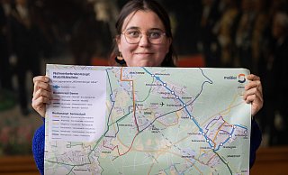 Léa Gauthier, Mobiel-Chefplanering der Stadtbahnverlängerung nach Sennestadt, ist zufrieden: Die Linie 1 fährt künftig bis Württemberger Allee. Damit gibt es ab Brackwede nun 13 Haltestellen. - Oliver Krato Léa Gauthier, Mobiel-Chefplanering der Stadtbahnverlängerung nach Sennestadt, ist zufrieden: Die Linie 1 fährt künftig bis Württemberger Allee. Damit gibt es ab Brackwede nun 13 Haltestellen. - Oliver Krato