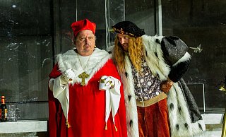 Jürgen Tarrach (l) und Jan Thürmer bei den Proben zu «Luther». - Foto: David Baltzer/Nibelungen-Festspiele Worms/dpa Jürgen Tarrach (l) und Jan Thürmer bei den Proben zu «Luther». - Foto: David Baltzer/Nibelungen-Festspiele Worms/dpa
