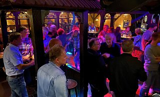 Bis tief in die Nacht bleibt die Tanzfläche im Alexa ein Anziehungspunkt. - Guitano Darhoven Bis tief in die Nacht bleibt die Tanzfläche im Alexa ein Anziehungspunkt. - Guitano Darhoven