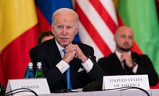 US-Präsident Joe Biden spricht während eines Treffens mit den Staats- und Regierungschefs des «Bukarest 9»-Formats, einer Gruppe von neun Ländern, die die Ostflanke der Nato bilden. - Evan Vucci/AP/dpa US-Präsident Joe Biden spricht während eines Treffens mit den Staats- und Regierungschefs des «Bukarest 9»-Formats, einer Gruppe von neun Ländern, die die Ostflanke der Nato bilden. - Evan Vucci/AP/dpa