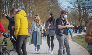 Der Frühlingseinbruch sorgte auch für extrem volle Wege am Obersee. - Sarah Jonek (Archiv/Symbolbild) Der Frühlingseinbruch sorgte auch für extrem volle Wege am Obersee. - Sarah Jonek (Archiv/Symbolbild)