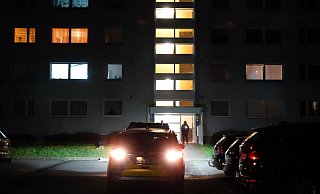 Sogar Schüsse sollen am Freitagabend vor einem Mehrfamilienhaus in Gütersloh gefallen sein. - Paul Brinkmann Sogar Schüsse sollen am Freitagabend vor einem Mehrfamilienhaus in Gütersloh gefallen sein. - Paul Brinkmann