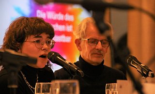 Charlotte Neuhäuser (Die Linke) aus Paderborn, hier bei einer Podiumsdiskussion, wird in den neugewählten Bundestag einziehen. - Rajkumar Mukherjee Charlotte Neuhäuser (Die Linke) aus Paderborn, hier bei einer Podiumsdiskussion, wird in den neugewählten Bundestag einziehen. - Rajkumar Mukherjee