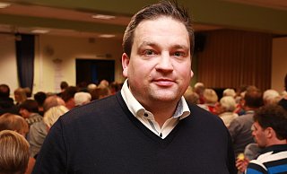 Dennis Thon gehört zu den Gründern der „Initiative Oerlinghausen“. Er ist ehemaliger Vorsitzender des Fördervereins der Grundschule Lipperreihe. - Knut Dinter Dennis Thon gehört zu den Gründern der „Initiative Oerlinghausen“. Er ist ehemaliger Vorsitzender des Fördervereins der Grundschule Lipperreihe. - Knut Dinter