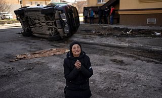 Die 57-jährige Tanya Nedashkivs\\\'ka trauert im April 2022 um ihren Mann, der in Butscha getötet wurde. - Rodrigo Abd/AP/dpa/Archiv Die 57-jährige Tanya Nedashkivs\\\'ka trauert im April 2022 um ihren Mann, der in Butscha getötet wurde. - Rodrigo Abd/AP/dpa/Archiv