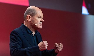 Olaf Scholz spricht beim SPD-Debattenkonvent. - Christophe Gateau/dpa Olaf Scholz spricht beim SPD-Debattenkonvent. - Christophe Gateau/dpa