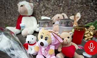 Die Menschen trauern um Dano und Jenisa - zwei Kinder, die Ibrahim B. auf grauenvolle Weise ermordete. - picture alliance / dpa | Friso Gentsch Die Menschen trauern um Dano und Jenisa - zwei Kinder, die Ibrahim B. auf grauenvolle Weise ermordete. - picture alliance / dpa | Friso Gentsch