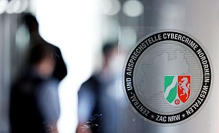 Die zentrale Anlaufstelle für Cybercrime (ZAC) bei der Kölner Polizei. Die Ampel-Koalition debattiert über eine Lösung für geringfügige Fälle von Kinderpornografie. - David Young/dpa Die zentrale Anlaufstelle für Cybercrime (ZAC) bei der Kölner Polizei. Die Ampel-Koalition debattiert über eine Lösung für geringfügige Fälle von Kinderpornografie. - David Young/dpa