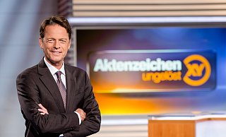 Die Polizei Hochsauerlandkreis hofft, über das "ZDF"-Format "Aktenzeichen XY... ungelöst" mit Moderator Rudi Cerne Hinweise auf einen Räuber zu erhalten, der vor zwei Jahren einen Supermarkt kurz hinter der Kreisgrenze Höxter überfiel. - ZDF Die Polizei Hochsauerlandkreis hofft, über das "ZDF"-Format "Aktenzeichen XY... ungelöst" mit Moderator Rudi Cerne Hinweise auf einen Räuber zu erhalten, der vor zwei Jahren einen Supermarkt kurz hinter der Kreisgrenze Höxter überfiel. - ZDF