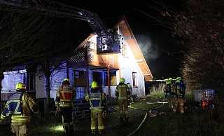 Bereits im Juni und im Juli löschte die Delbrücker Feuerwehr einen Brand in einem leerstehenden Wohnhaus in der Anreppener Straße. - Feuerwehr Delbrück Bereits im Juni und im Juli löschte die Delbrücker Feuerwehr einen Brand in einem leerstehenden Wohnhaus in der Anreppener Straße. - Feuerwehr Delbrück