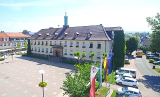 Nach siebenmonatiger Corona-Zwangspause soll das Bad Lippspringer Rathaus bald wieder öffnen. - Jens Reddeker Nach siebenmonatiger Corona-Zwangspause soll das Bad Lippspringer Rathaus bald wieder öffnen. - Jens Reddeker