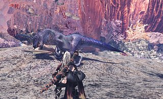 Aus der Perspektive unseres Jägers (oder Jägerin) erkunden wir die knallbunte Spielwelt, die mit ihren häufig an Dinos erinnernden Monstern reichlich Gefahren birgt. - Capcom Aus der Perspektive unseres Jägers (oder Jägerin) erkunden wir die knallbunte Spielwelt, die mit ihren häufig an Dinos erinnernden Monstern reichlich Gefahren birgt. - Capcom