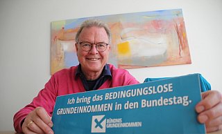 Martin Sonnabend aus Rödinghausen ist Arzt und engagiert sich in der Partei Bündnis Grundeinkommen. Seit März 2021 ist er Bundesvorsitzender der Ein-Themen-Partei. - Florian Weyand Martin Sonnabend aus Rödinghausen ist Arzt und engagiert sich in der Partei Bündnis Grundeinkommen. Seit März 2021 ist er Bundesvorsitzender der Ein-Themen-Partei. - Florian Weyand