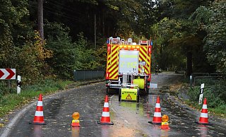 Die Feuerwehr Bielefeld ist im Bielefelder Süden im Einsatz. - Charlotte Mahncke Die Feuerwehr Bielefeld ist im Bielefelder Süden im Einsatz. - Charlotte Mahncke