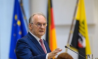 Sachsen-Anhalts Ministerpräsident Reiner Haseloff (CDU) drängt auf eine umfassende Aufarbeitung des Anschlags. (Archivbild) - Klaus-Dietmar Gabbert/dpa Sachsen-Anhalts Ministerpräsident Reiner Haseloff (CDU) drängt auf eine umfassende Aufarbeitung des Anschlags. (Archivbild) - Klaus-Dietmar Gabbert/dpa