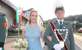 Lukas Wübbeke und Julia Glunz sind das Königspaar der St. Josef Schützenbruderschaft Kühlsen. - Burkhard Battran Lukas Wübbeke und Julia Glunz sind das Königspaar der St. Josef Schützenbruderschaft Kühlsen. - Burkhard Battran