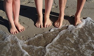 Am Vatertag kann niemand die Füße in den Weserstrand stecken. - (Symbolbild): Pixabay Am Vatertag kann niemand die Füße in den Weserstrand stecken. - (Symbolbild): Pixabay