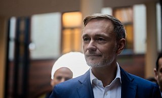 Lindner fährt jetzt offenbar auch S-Bahn. (Archivbild) - Christoph Soeder/dpa Lindner fährt jetzt offenbar auch S-Bahn. (Archivbild) - Christoph Soeder/dpa
