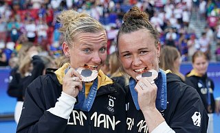 Marina Hegering (r.) holte 2024 mit Deutschland Olympia-Bronze in Paris. - Marcus Brandt/dpa Marina Hegering (r.) holte 2024 mit Deutschland Olympia-Bronze in Paris. - Marcus Brandt/dpa