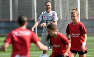 Trainiert seit vergangenem Sommer die Bundesliga-Frauen von Bayer Leverkusen: Roberto Pätzold. - Federico Gambarini/dpa Trainiert seit vergangenem Sommer die Bundesliga-Frauen von Bayer Leverkusen: Roberto Pätzold. - Federico Gambarini/dpa