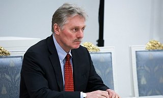Kremlsprecher Dmitri Peskow rechnet damit, dass die USA die Ukraine in dem Krieg weiter unterstützen. (Archivbild) - Vyacheslav Prokofyev/Sputnik Kremlin Pool via AP/dpa Kremlsprecher Dmitri Peskow rechnet damit, dass die USA die Ukraine in dem Krieg weiter unterstützen. (Archivbild) - Vyacheslav Prokofyev/Sputnik Kremlin Pool via AP/dpa