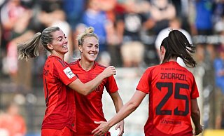 Bayern Münchens Fußballerinnen können weiter jubeln. - Sebastian Christoph Gollnow/dpa Bayern Münchens Fußballerinnen können weiter jubeln. - Sebastian Christoph Gollnow/dpa