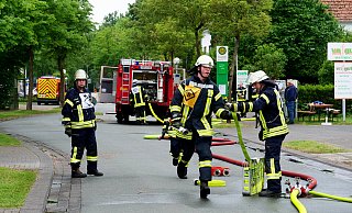 Diese Thüler Feuerwehrleute geben beim Löschangriff noch einmal richtig Gas. - Ralph Meyer Diese Thüler Feuerwehrleute geben beim Löschangriff noch einmal richtig Gas. - Ralph Meyer