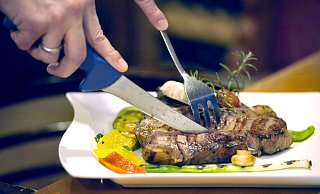 Steaks sind neben Speisen vom Balkan und vegetarischen Gerichten die Spezialitäten im Restaurant Memic. - Nicole Donath Steaks sind neben Speisen vom Balkan und vegetarischen Gerichten die Spezialitäten im Restaurant Memic. - Nicole Donath