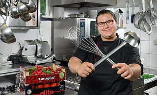 Mit dem Landesprogramm Ausbildungswege NRW konnte Nicole Wittmann die perfekte Ausbildungsstelle für ihren Traumberuf als Köchin in der Deele finden. - © Dietrich Hackenberg - www.lichtbild.org Mit dem Landesprogramm Ausbildungswege NRW konnte Nicole Wittmann die perfekte Ausbildungsstelle für ihren Traumberuf als Köchin in der Deele finden. - © Dietrich Hackenberg - www.lichtbild.org