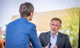 Bei FDP-Chef Lindner hat sich in Bezug auf Kanzler Scholz etwas Ernüchterung breit gemacht. - Claudius Pflug/ZDF/dpa Bei FDP-Chef Lindner hat sich in Bezug auf Kanzler Scholz etwas Ernüchterung breit gemacht. - Claudius Pflug/ZDF/dpa