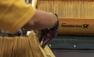 Künftig müssen Briefe an sechs Tagen die Woche zugestellt werden - also auch an Montagen. - Oliver Berg/dpa Künftig müssen Briefe an sechs Tagen die Woche zugestellt werden - also auch an Montagen. - Oliver Berg/dpa