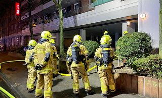 Die Paderborner Feuerwehr wird zu einem Kellerbrand in einem Mehrfamilienwohnhaus am Paderborn alarmiert. - Ralph Meyer Die Paderborner Feuerwehr wird zu einem Kellerbrand in einem Mehrfamilienwohnhaus am Paderborn alarmiert. - Ralph Meyer