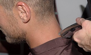Hautpilz aus dem Barbershop? Bei sehr kurzen Haarschnitten, bei denen nah an der Haut gearbeitet wird, ist die Hygiene besonders wichtig. Sonst besteht die Gefahr von Infektionen. - Pixabay Hautpilz aus dem Barbershop? Bei sehr kurzen Haarschnitten, bei denen nah an der Haut gearbeitet wird, ist die Hygiene besonders wichtig. Sonst besteht die Gefahr von Infektionen. - Pixabay