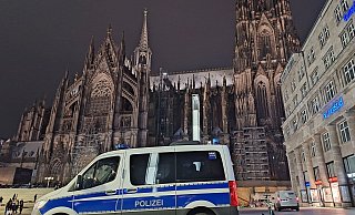 Die Polizei war wegen der Terrorwarnung am Kölner Dom mit einem Großaufgebot im Einsatz (Archivbild). - Sascha Thelen/dpa Die Polizei war wegen der Terrorwarnung am Kölner Dom mit einem Großaufgebot im Einsatz (Archivbild). - Sascha Thelen/dpa