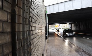 Die unansehnliche Bahnunterführung an der Herzebrocker Straße zu verschönern, das ist seit über 20 Jahren ein Thema. - Marion Pokorra-Brockschmidt Die unansehnliche Bahnunterführung an der Herzebrocker Straße zu verschönern, das ist seit über 20 Jahren ein Thema. - Marion Pokorra-Brockschmidt