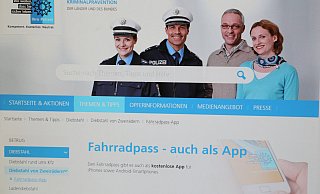 Die Polizei wirbt online für den Fahrradpass – auch als App. - Simone Flörke Die Polizei wirbt online für den Fahrradpass – auch als App. - Simone Flörke