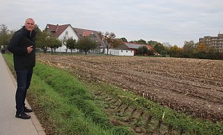 Auf diesem Feld will Oliver Wessel eine E-Tankstelle bauen. - Heidi Froreich Auf diesem Feld will Oliver Wessel eine E-Tankstelle bauen. - Heidi Froreich